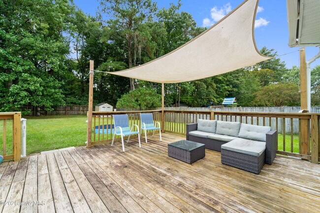 Foto del edificio - 3 Bedrooms AND A BONUS!! Short Term Leases considered, NO breed restrictions!