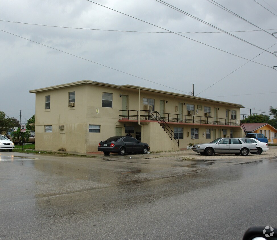 Primary Photo - Greene Street Apts