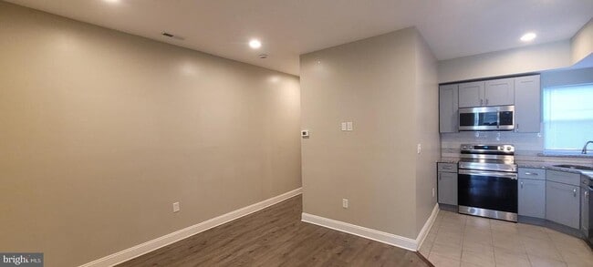 Foto del edificio - 4233 Lancaster Ave