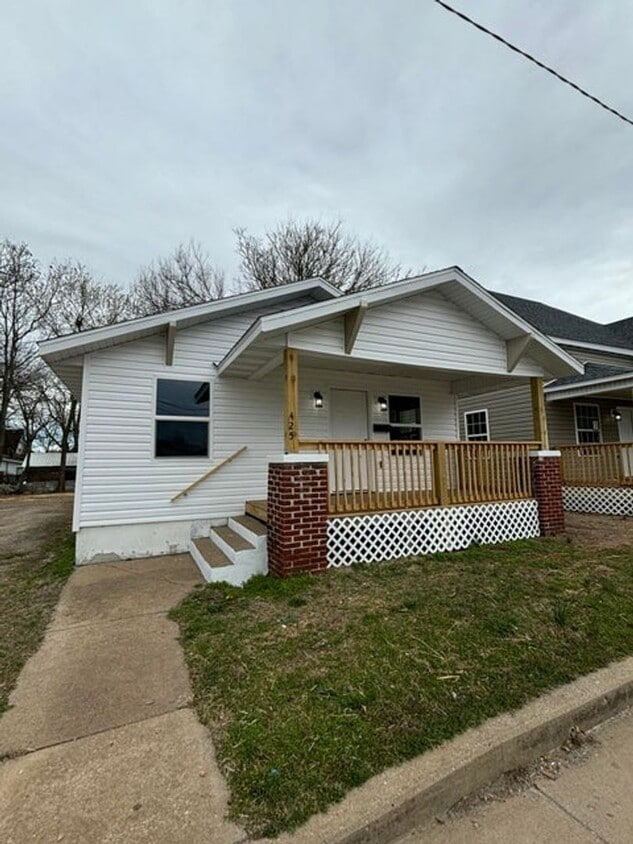 Foto principal - Stylish Remodel in Prime Location!