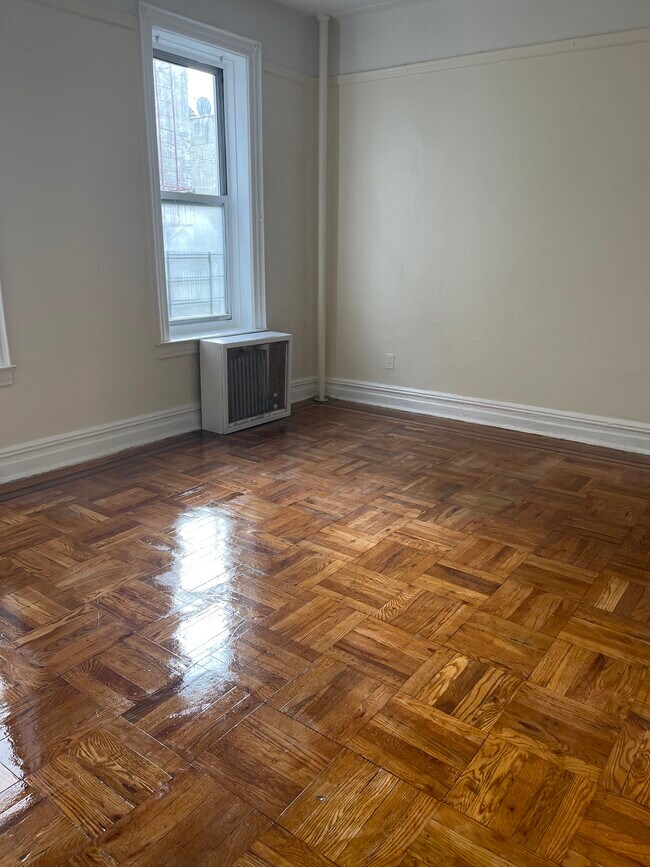 Room - 550 40th St
