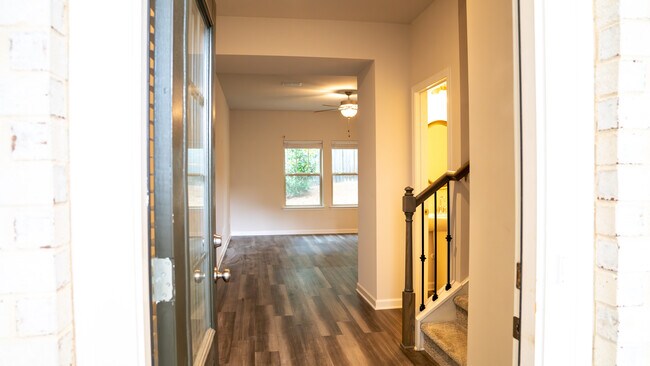 Front Entry/Foyer - 1082 Arrowlake Rd