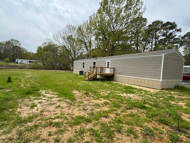 Building Photo - 713 Vandevender Dr