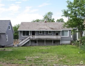 Building Photo - 445-447-447 NE Campus St