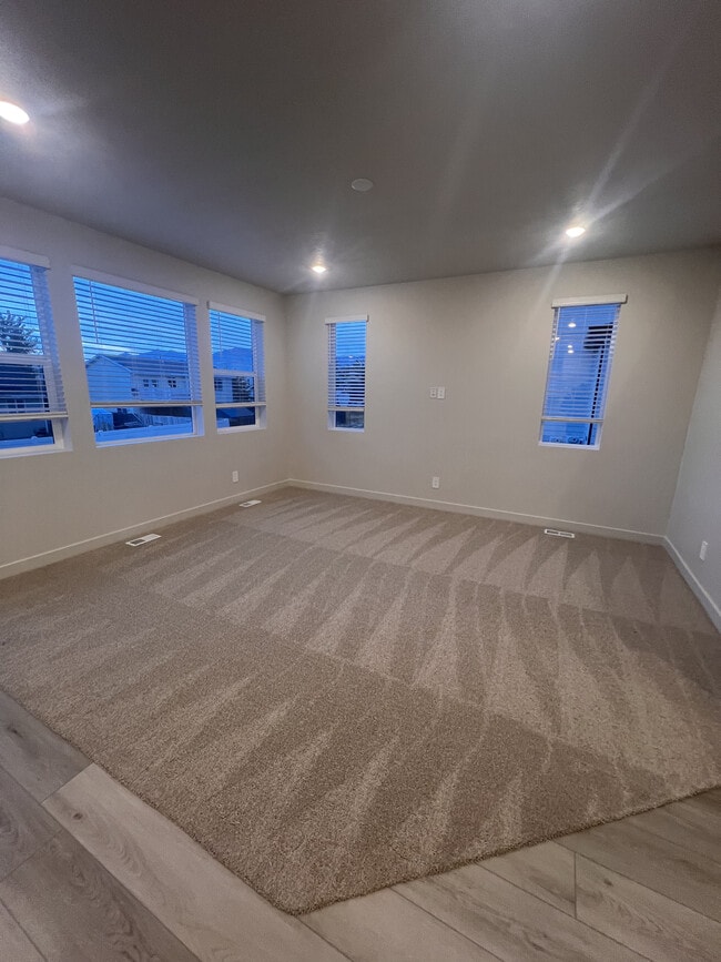 Living Room - 384 W 630 N