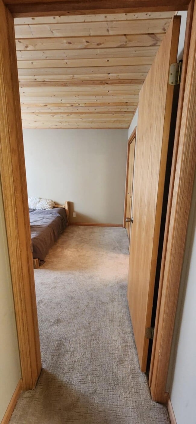 Building Photo - 950 W Cameron Ave