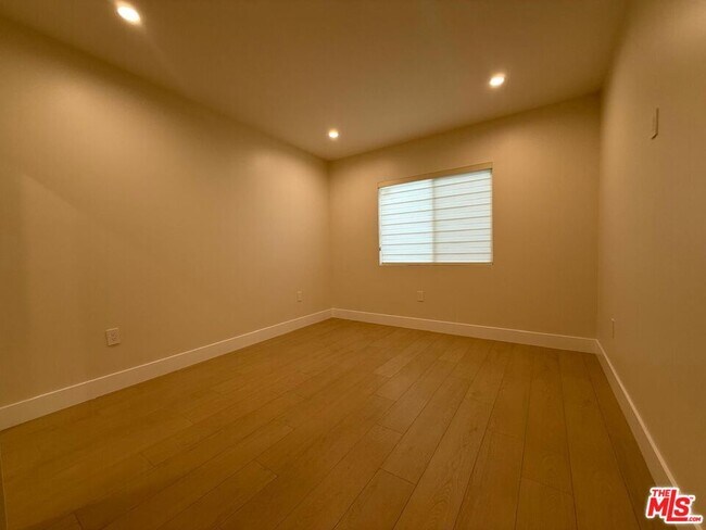 Foto del edificio - 15916 Bahama St