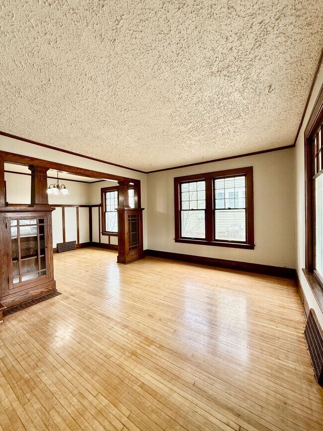 Foto del edificio - 845-847 2nd Ave NW