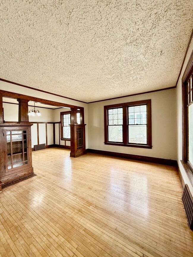 Building Photo - 845-847 2nd Ave NW