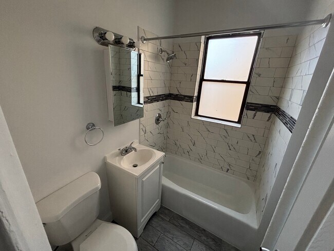 Foto del edificio - 141 Duncan Ave