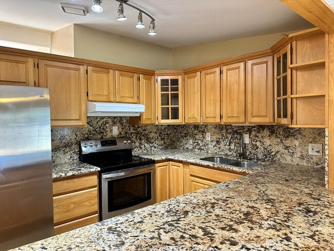Building Photo - 4Bd/2Ba Bellevue Home