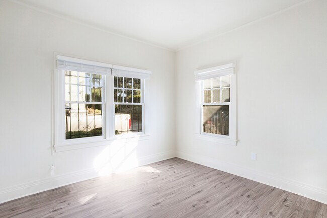 Building Photo - 4110 Ascot Ave