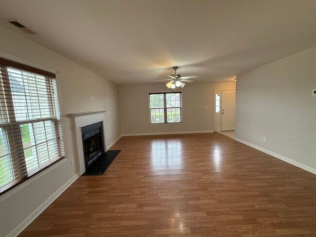 Foto del edificio - Cute 3 Bed 2.5 Bath Home with Bonus Room