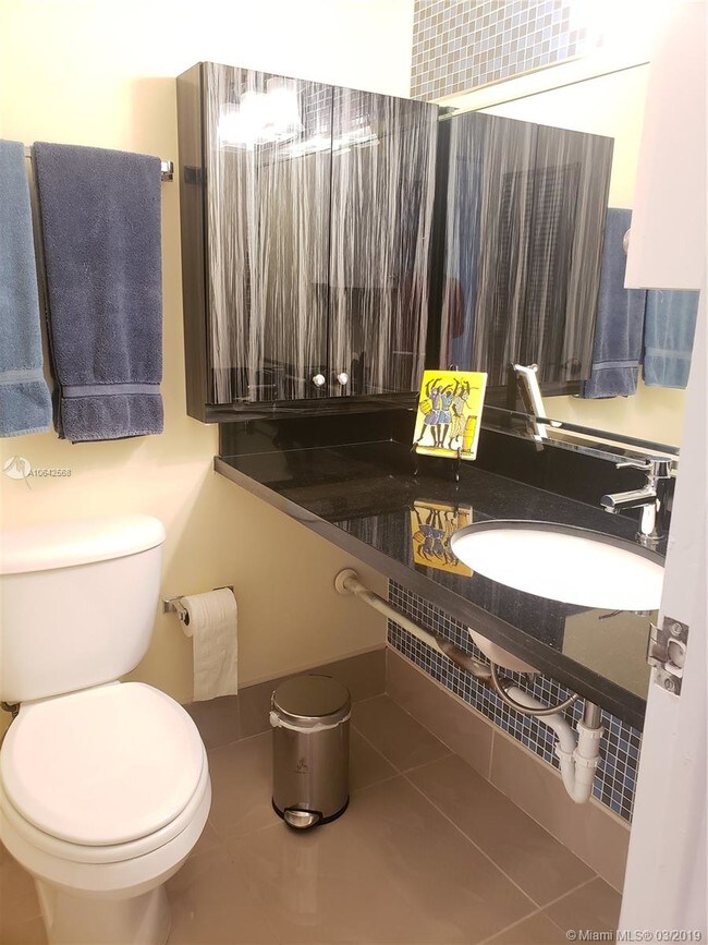 Foto del edificio - THE HEMISPHERES CONDO