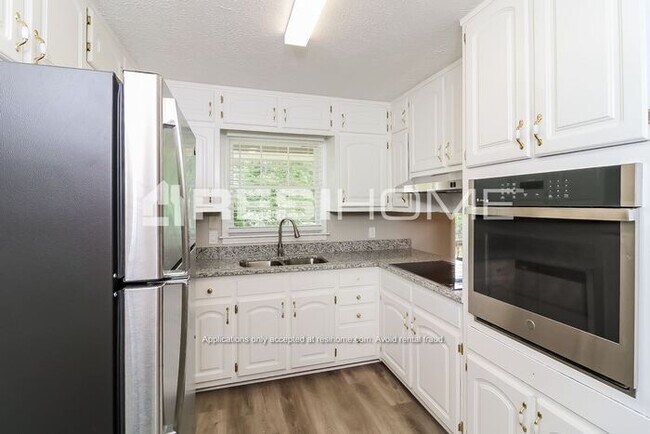 Foto del edificio - 304 Timber Lake Cir