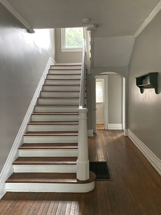 Foto del edificio - 4 bedroom 2.5 bath house with bonus room