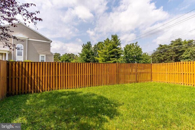 Foto del edificio - 46 Running Brooke Dr