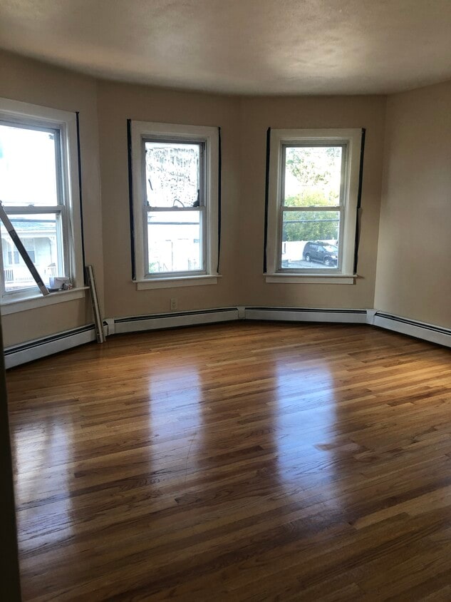 Living Room - 270 Sayles Ave