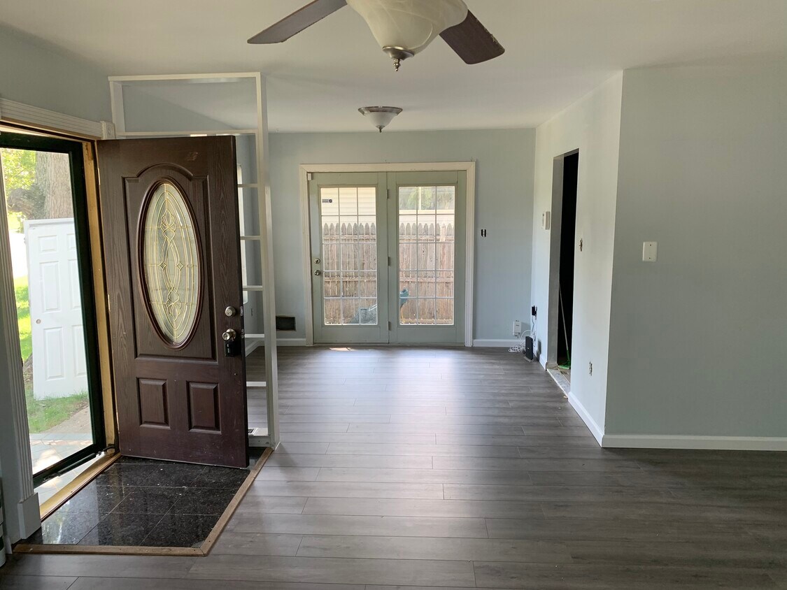 Comedor - 12682 Greenhall Dr
