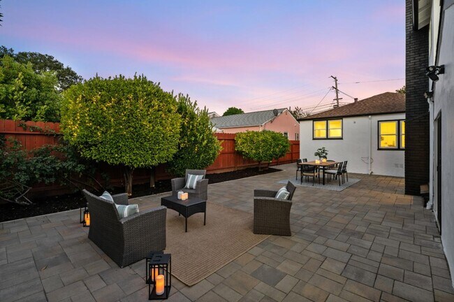 Building Photo - 1032 Toyon Dr