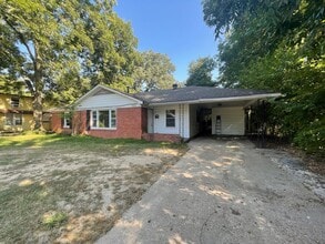 Building Photo - 1406 W Jefferson Ave