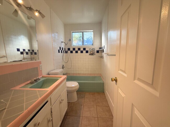 Building Photo - 3 bedroom 2 Bathroom Home in Colton