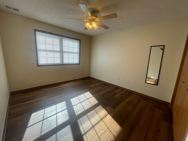 Building Photo - 2 Bedroom, 2 Bath Condo in Med Center area - Available 08/05/2026 (Pictures are NOT of this exact...