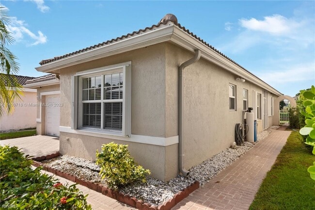 Foto del edificio - 3 br, 2 bath House - 7920 N Silverado Cir 0