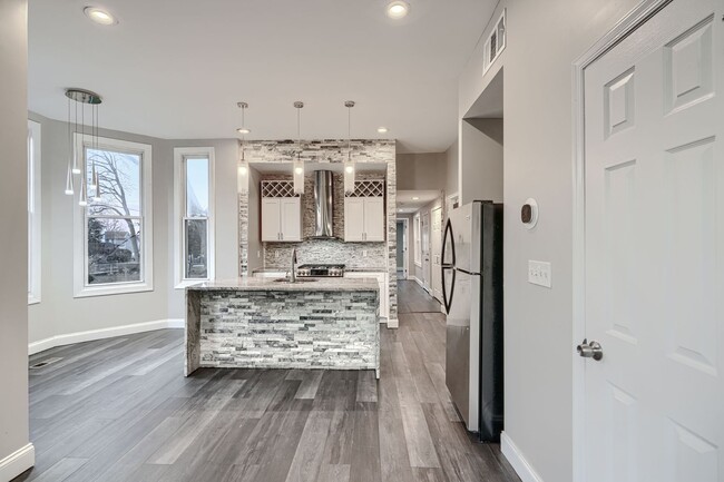 Building Photo - 4012 Fernhill Ave