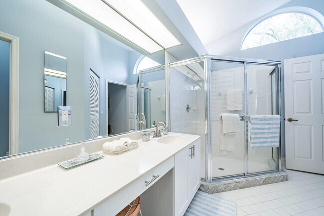 Building Photo - 13853 Palm Grove Pl