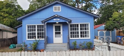 Building Photo - 704 S Shasta Ave