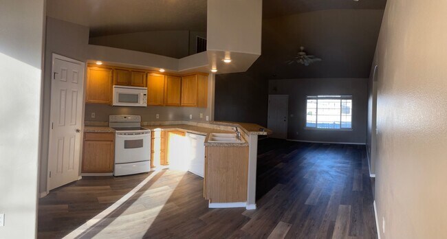 Building Photo - Nice Home In Valllivue School District