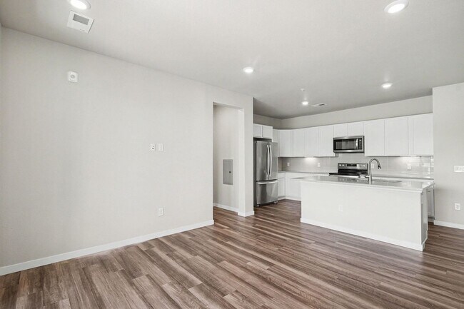Foto del edificio - Updated 2 Bed / 2 Bath Corner Condo in Parker – Ground Level Convenience!