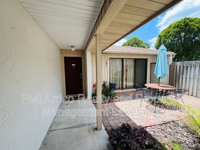 Building Photo - 3943 Oak Loop