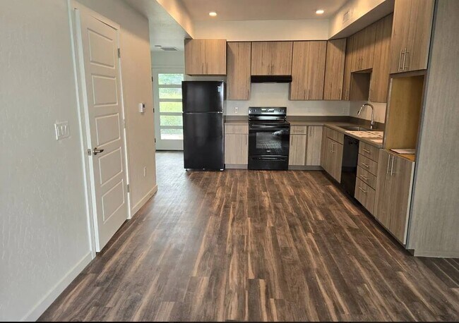 Foto del edificio - 702 Makenzie River Rd