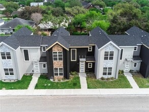 Building Photo - 5401 N Crown Point
