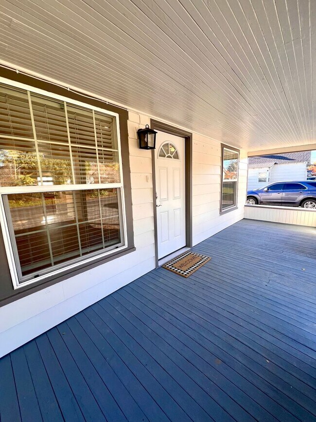 Foto del edificio - Non-Refundable & Security Deposit Total: $1590.00