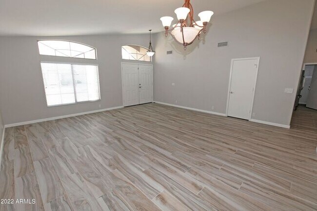 Foto del edificio - Remodeled Ahwatukee 4br