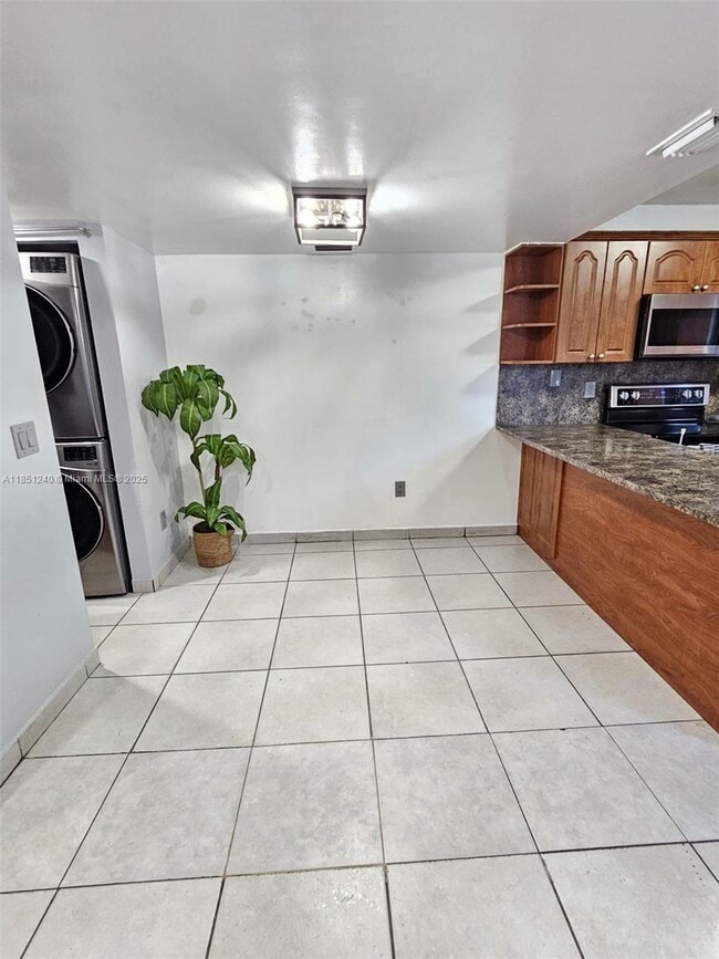 Building Photo - 6201 SW 138th Ct