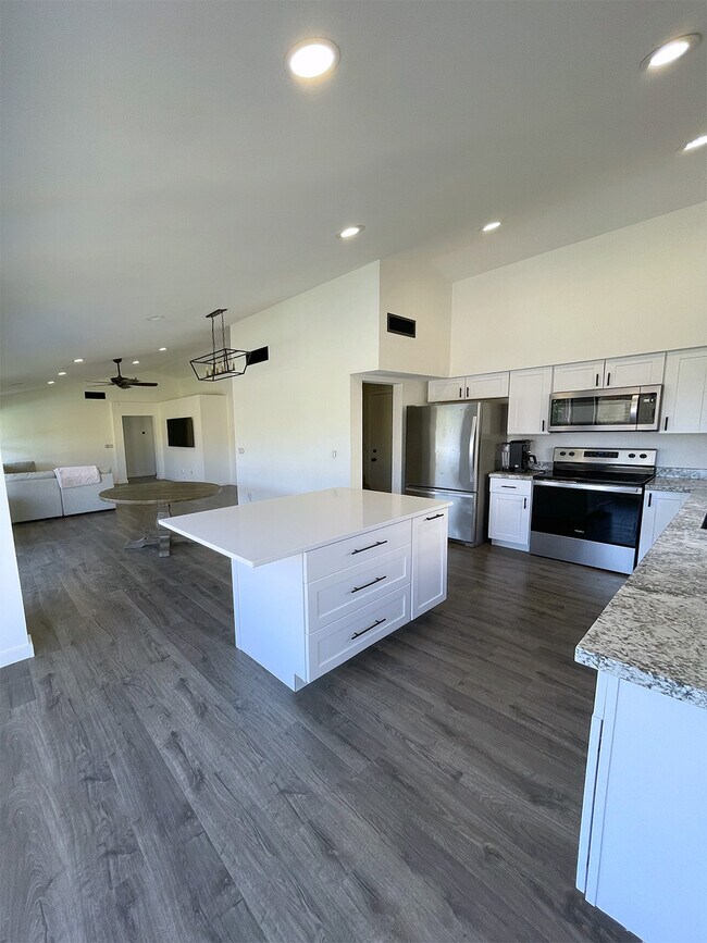 Building Photo - 4508 E Douglas Ave