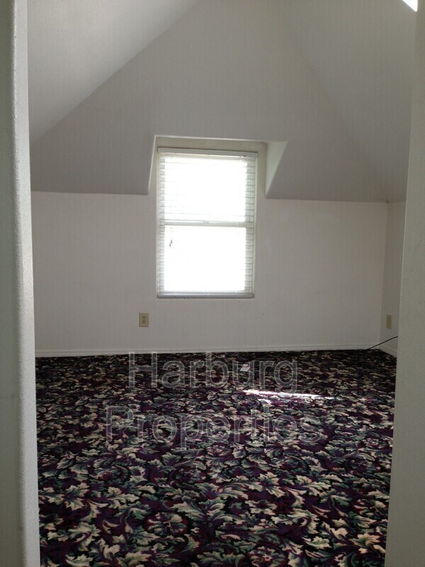 Foto del edificio - 1037 Mapleton Ave