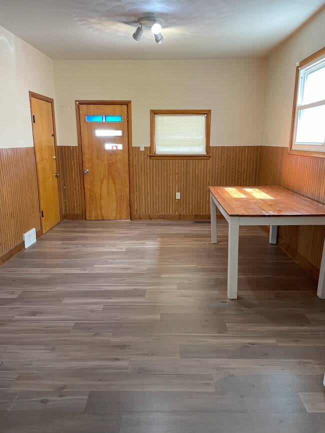 Dining room - 575 W Cedar St