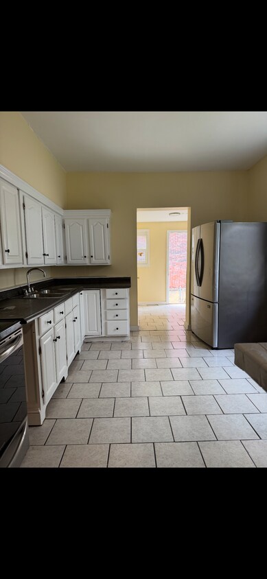 Building Photo - 546 N 56th St