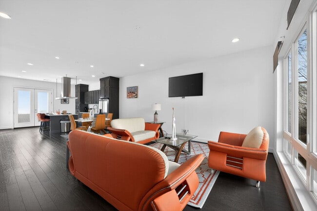 Building Photo - 1680 Memorial Dr SE