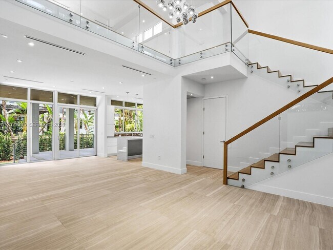 Foto del edificio - 125 Hampton Ln