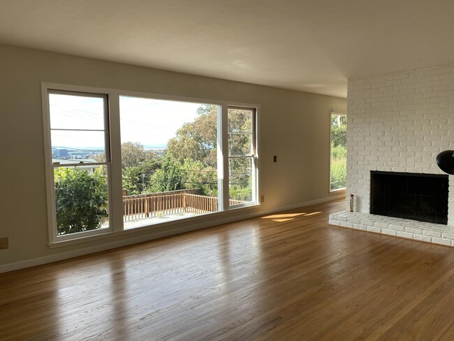 Foto del edificio - 346 Rolling Hills Ave