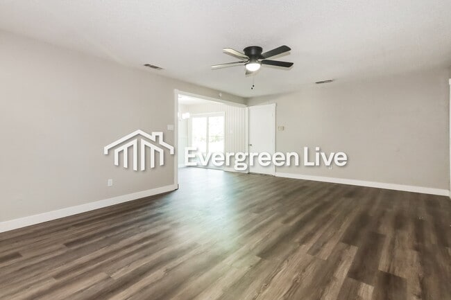 Building Photo - 1501 Shady Ln