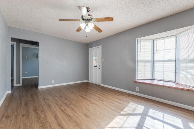 Building Photo - 875 Plainview Dr