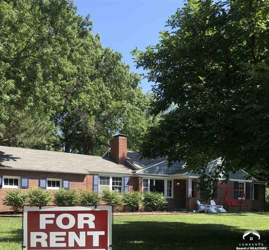 1647 Oxford Rd, Lawrence, KS 66044 House Rental in Lawrence, KS