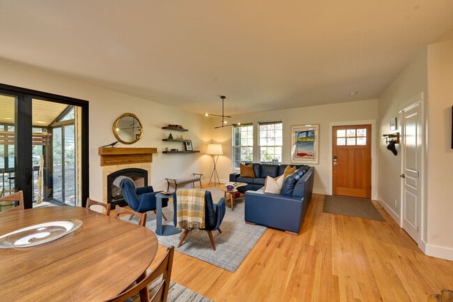 Building Photo - 2237 NW Torrey Pines Dr